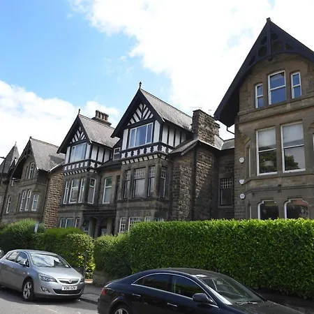 Courtyard Mews - 2 Large En Bedrooms, Garden -