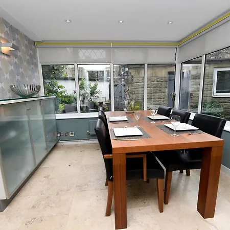 Courtyard Mews - 2 Large En Bedrooms, Garden - * Harrogate