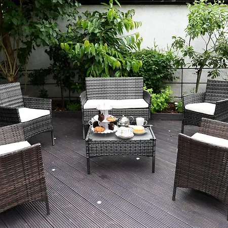 Courtyard Mews - 2 Large En Bedrooms, Garden - Appartement *