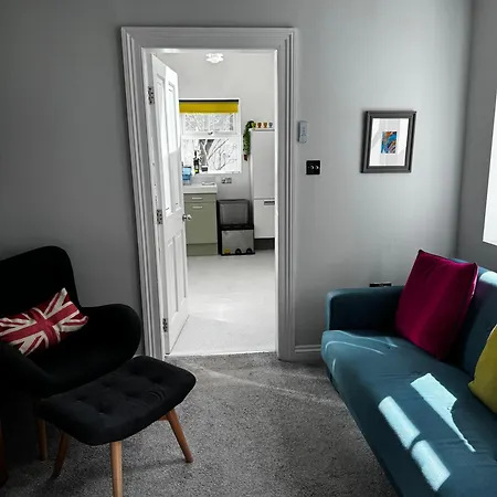 Courtyard Mews - 2 Large En Bedrooms, Garden - *