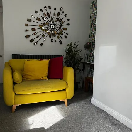 Courtyard Mews - 2 Large En Bedrooms, Garden - Harrogate