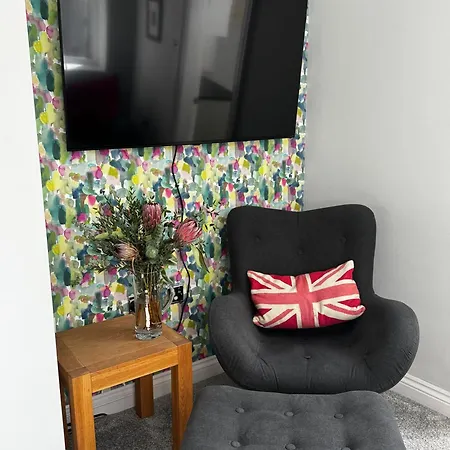 Courtyard Mews - 2 Large En Bedrooms, Garden - 해러게이트