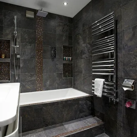 Courtyard Mews - 2 Large En Bedrooms, Garden - *