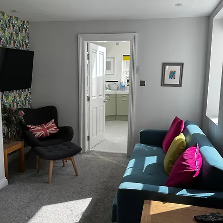 Courtyard Mews - 2 Large En Bedrooms, Garden - 公寓 *